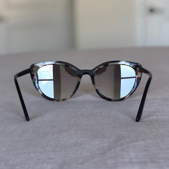 HOST PICK Authentic Prada TortoiseShell Sunglasses - Picture 5 of 11